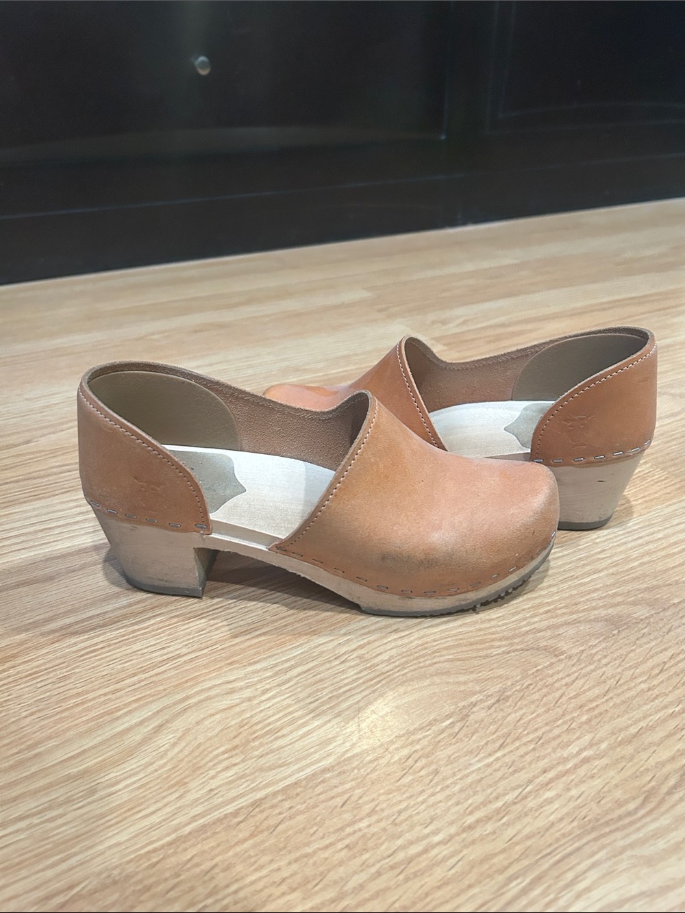 Sandgrens Brett Closed Back Women's Clog Mules Vegetable Tan Leather